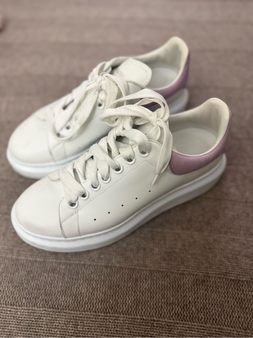 Alexander McQueen White Leather Sneaker lavender